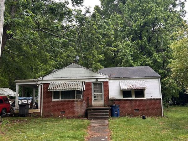 528 Woodlawn Drive, Statesville, NC 28677