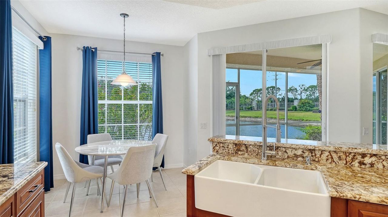 4469 Cinnamon Drive, Unit 2505, Sarasota, FL 34238 Photo