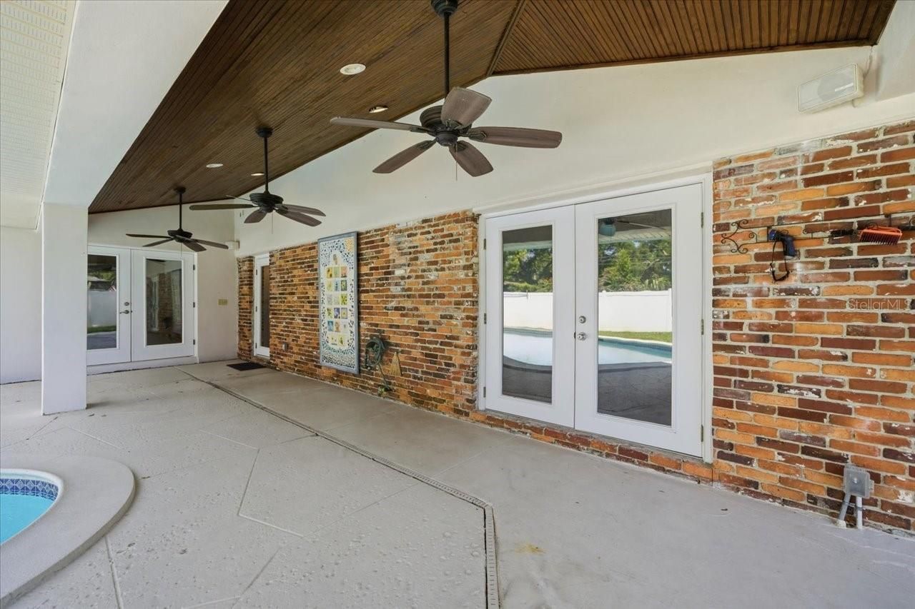 3042 Samara Drive, Tampa, FL 33618 Photo