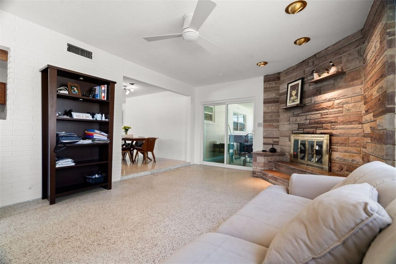 2671 W Bay Isle Drive Se, Saint Petersburg, FL 33705 Photo