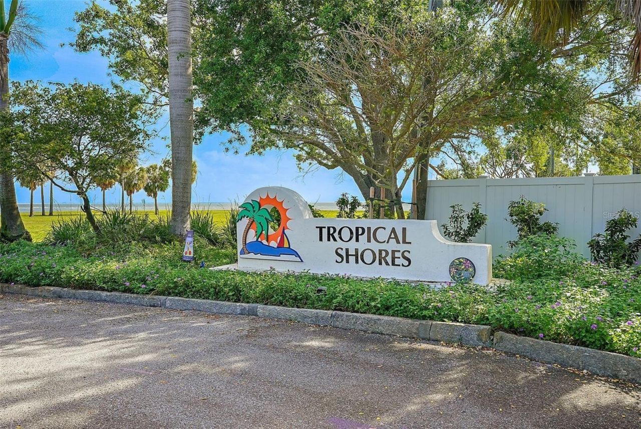 2671 W Bay Isle Drive Se, Saint Petersburg, FL 33705 Photo