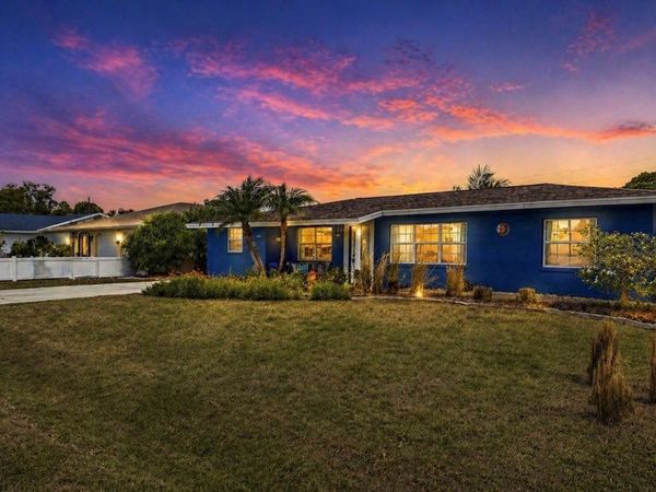1320 LAUREL AVENUE , VENICE, FL 34285