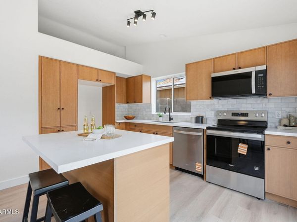 9235 W JOHN CABOT Road, Peoria, AZ 85382