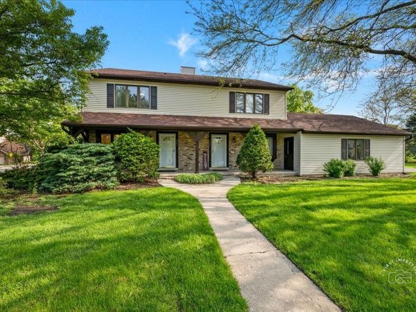 751 Monticello Drive, Naperville, IL 60563