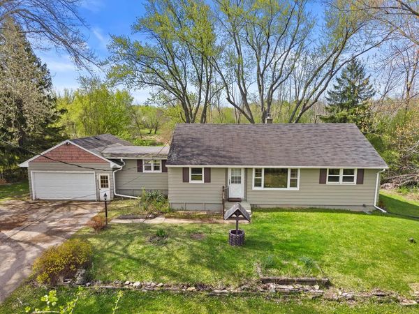 N40W26975 Capitol DRIVE, Pewaukee, WI 53072