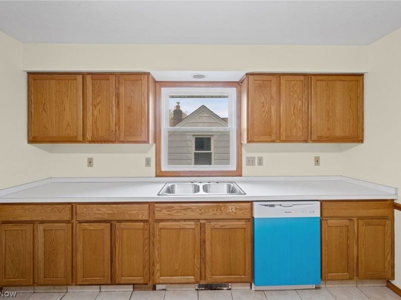 4910 & 4912 Yorkshire Avenue, Parma, OH 44134 Photo 16