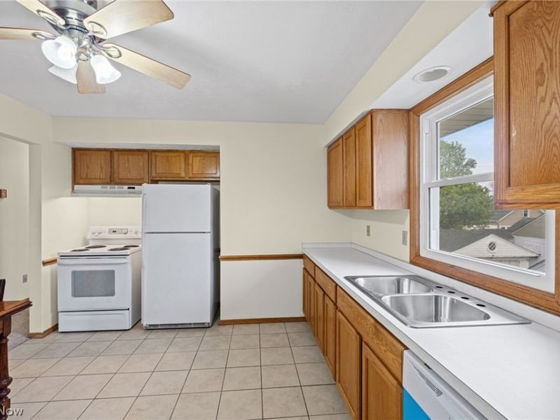 4910 & 4912 Yorkshire Avenue, Parma, OH 44134 Photo 17