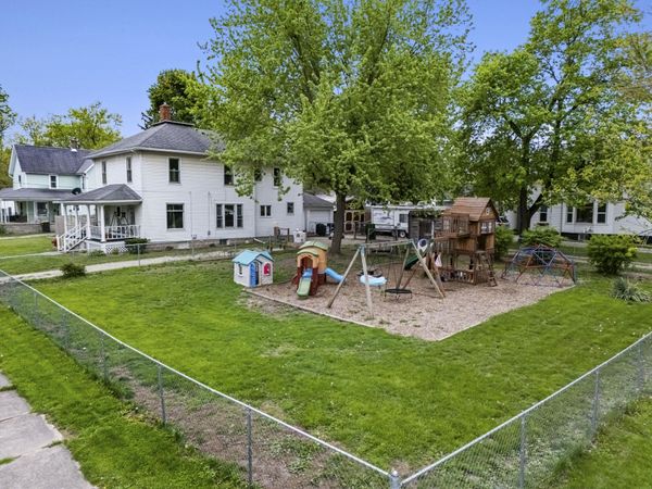142 S West Street, Hillsdale, MI 49242