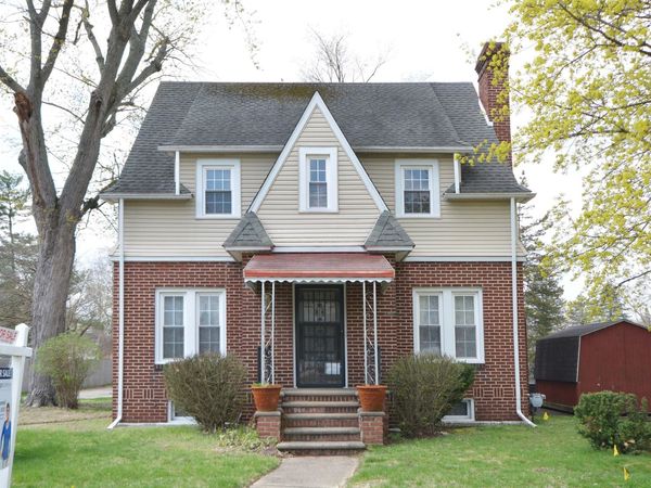 601 N Kalamazoo Street, Paw Paw, MI 49079