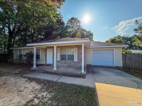 4167 Bell Ln, Pace, FL 32571