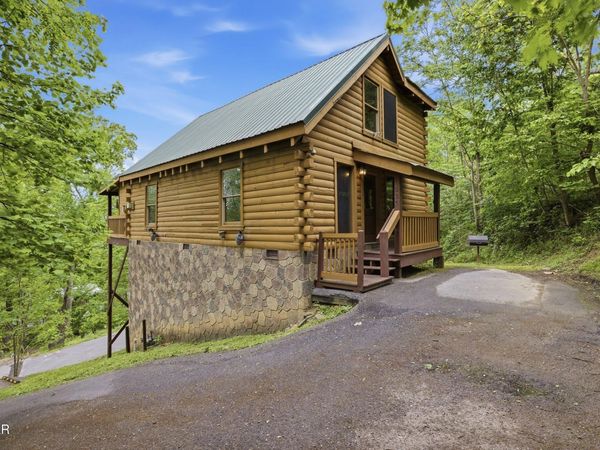 536 Forest Springs Dr , Gatlinburg, TN 37738