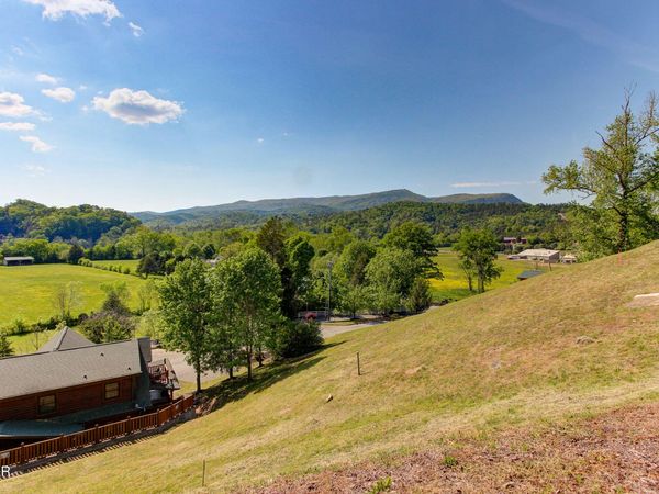 1801 Stone Wood Way, Pigeon Forge, TN 37862