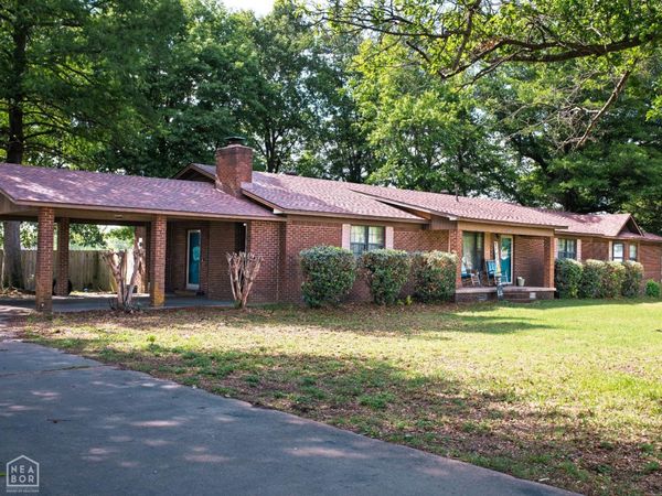 1607 S Main St S, Leachville, AR 72438