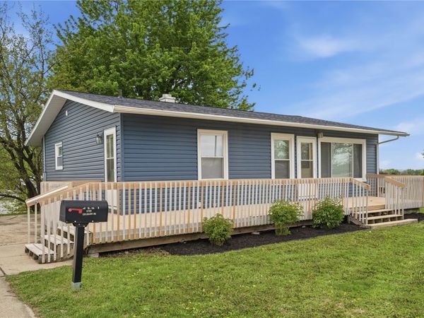 5700 Colorado Dr SW, Cedar Rapids, IA 52404