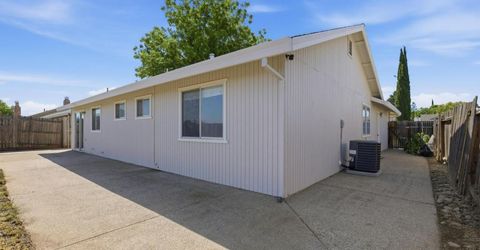 1707 Chateau Dr, Olivehurst, CA 95961 Photo