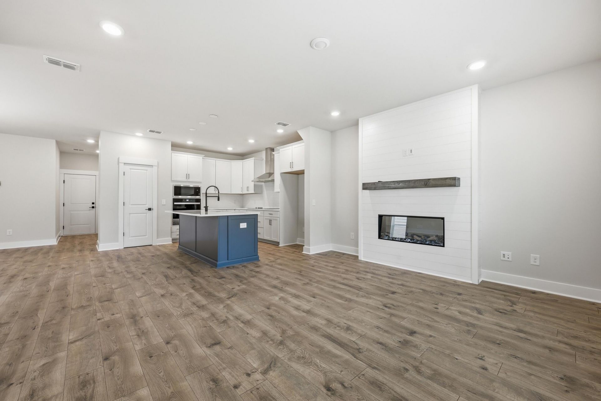214 Twinleaf Court Photo 12