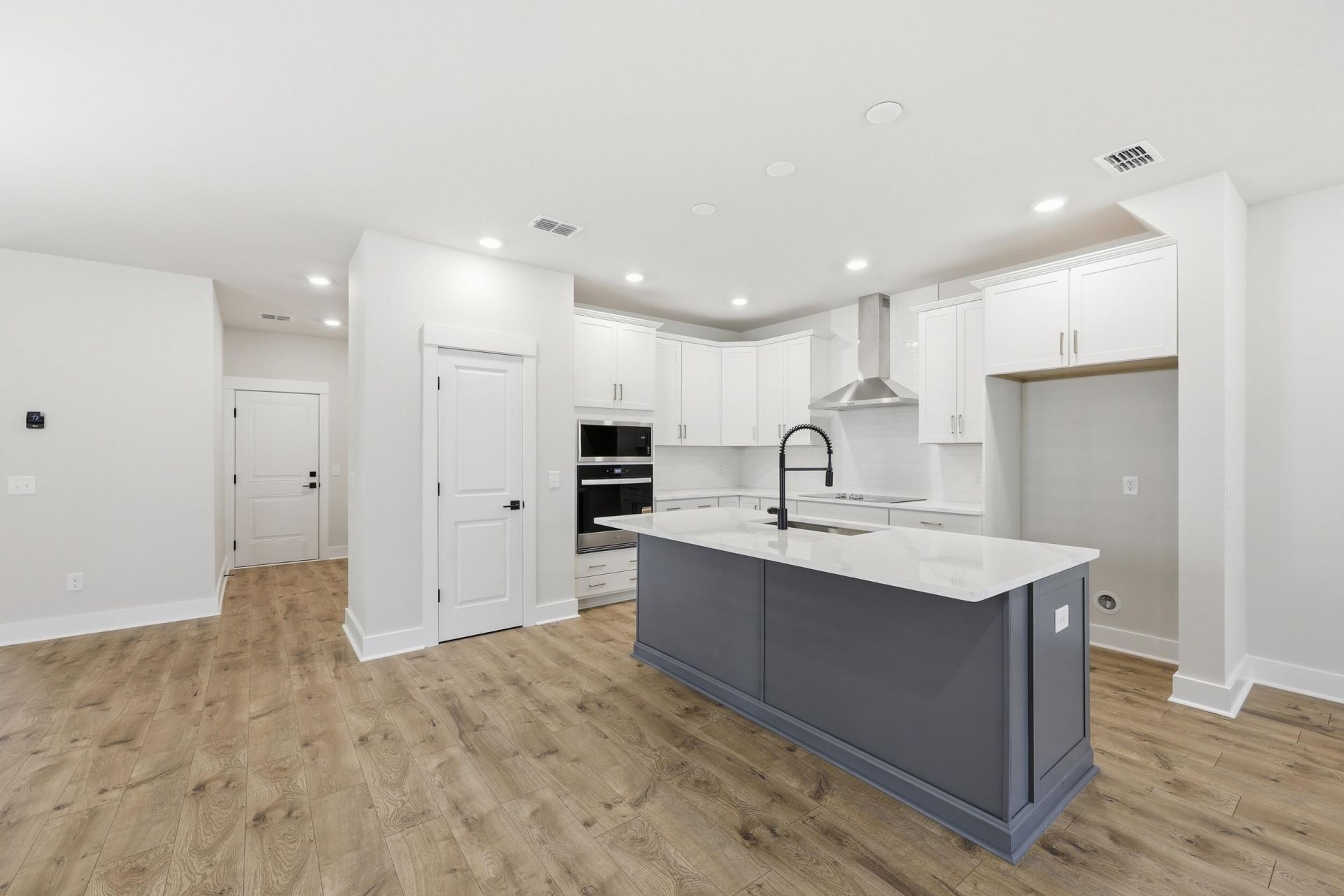 214 Twinleaf Court Photo 8