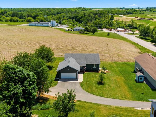 503 N Bennett Road, Dodgeville, WI 53533