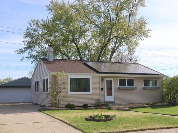 1627 Birch DRIVE, Waukesha, WI 53188