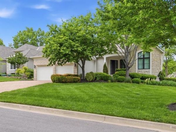 5244 W 115th Terrace, Leawood, KS 66211