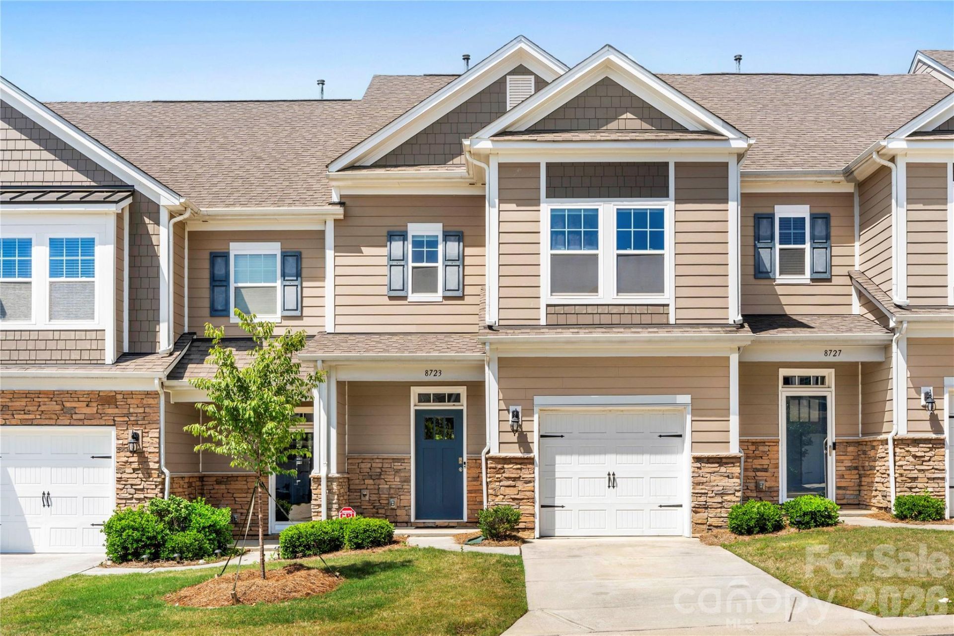 8723 Harris Lake Lane, Charlotte, NC 28269 Main Photo