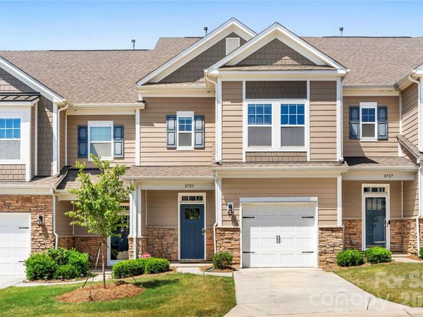 8723 Harris Lake Lane, Charlotte, NC 28269