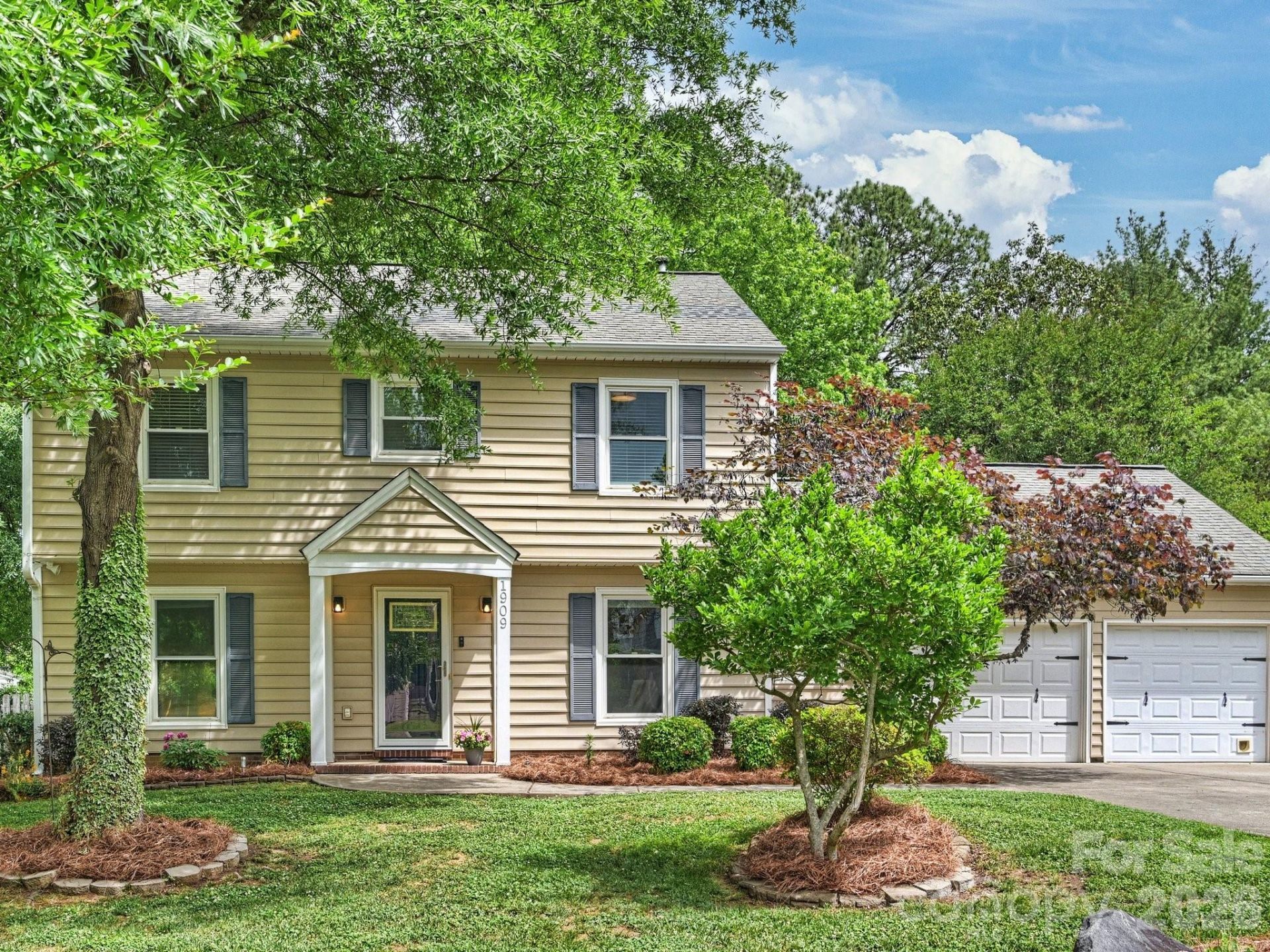 1909 Lawton Bluff Road, Charlotte, NC 28226 Main Photo