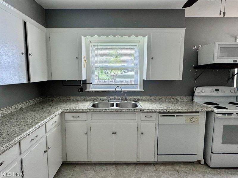 871 N Firestone Boulevard , Akron, OH 44306 Photo 8