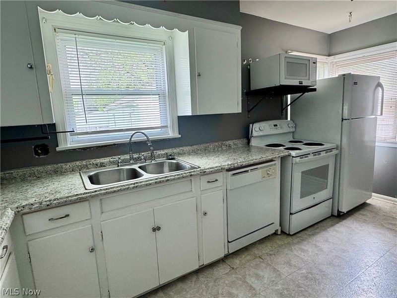871 N Firestone Boulevard , Akron, OH 44306 Photo 9