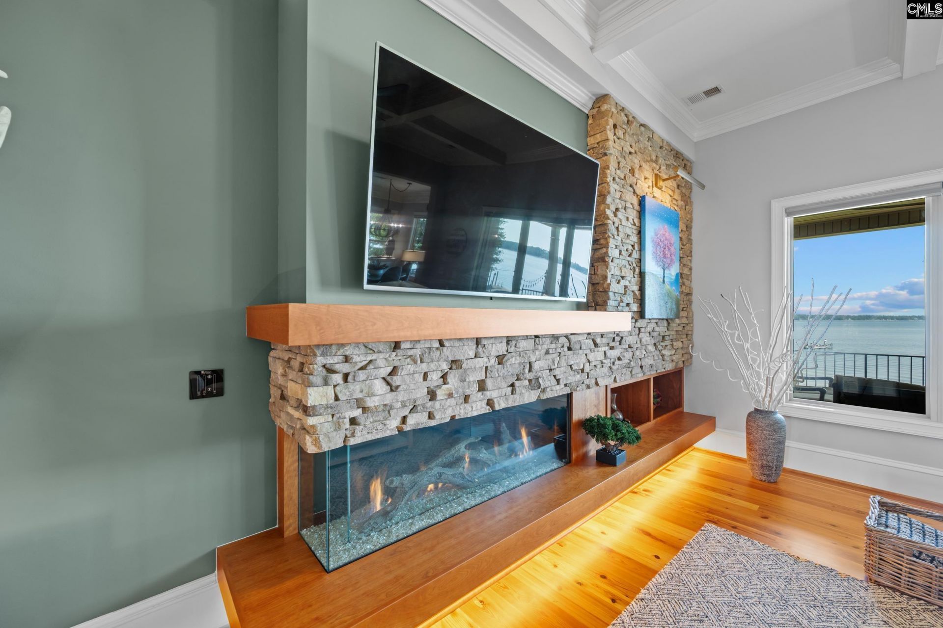 252 Waters Edge Drive  Photo 14