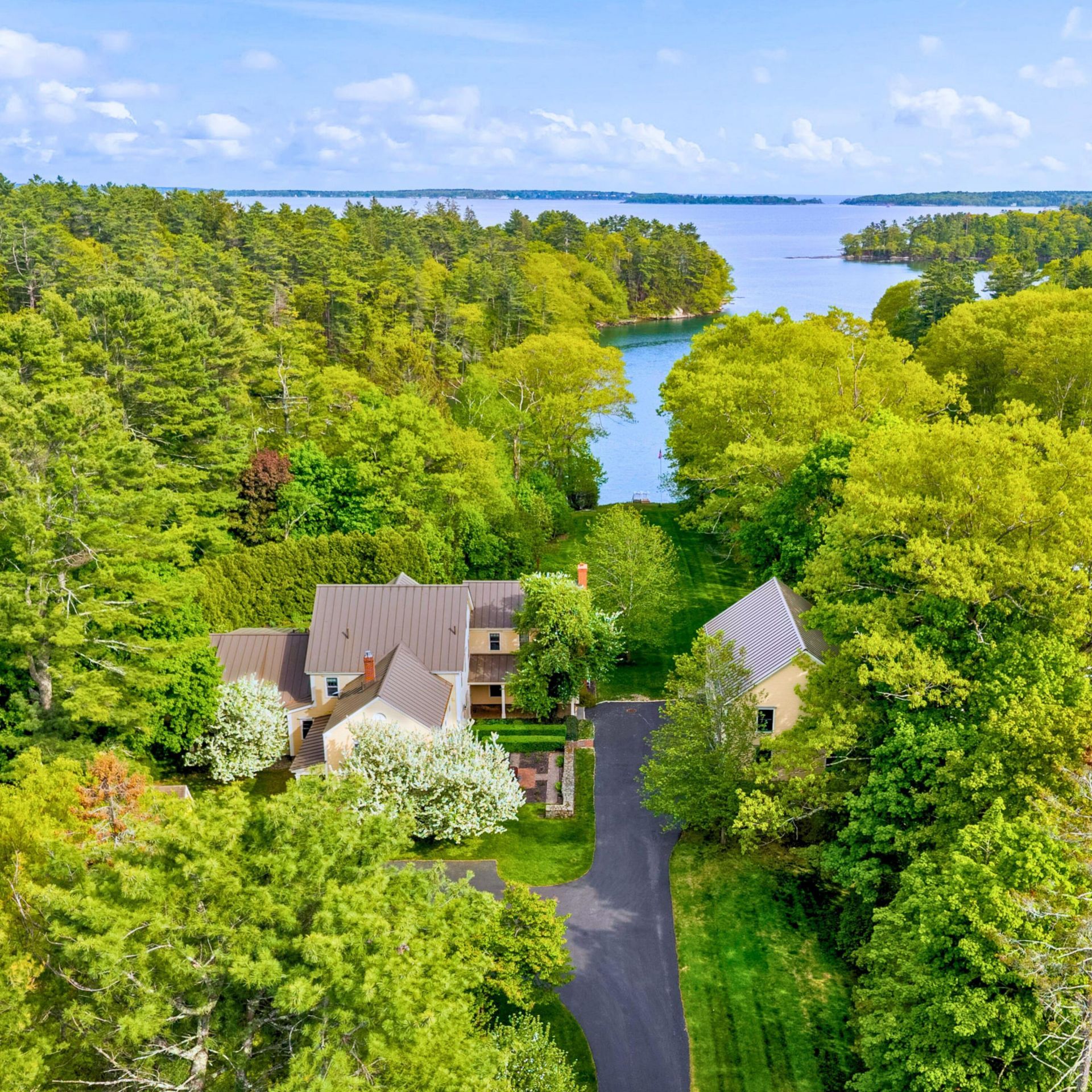 127 Foreside Road Falmouth, ME 04105