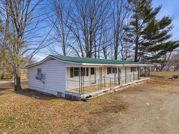 272 Main Street , Corinth, ME 04427