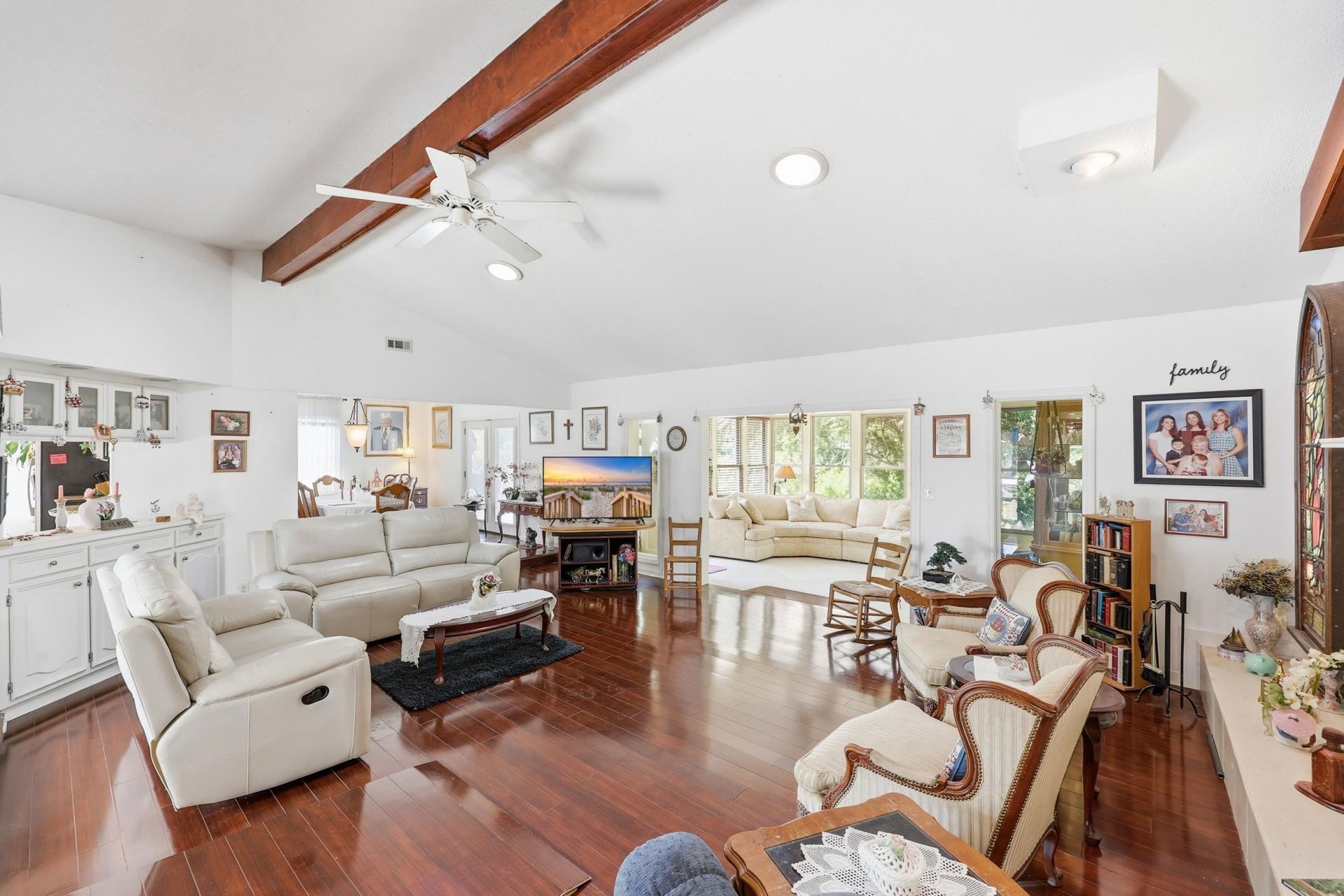 1932 Sandpiper Ln. Photo 9