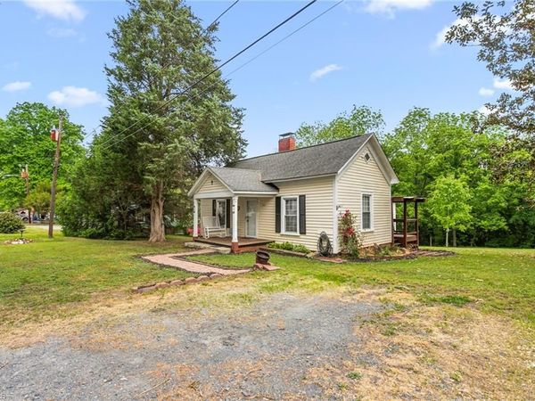 206 Village Avenue, Randleman, NC 27317