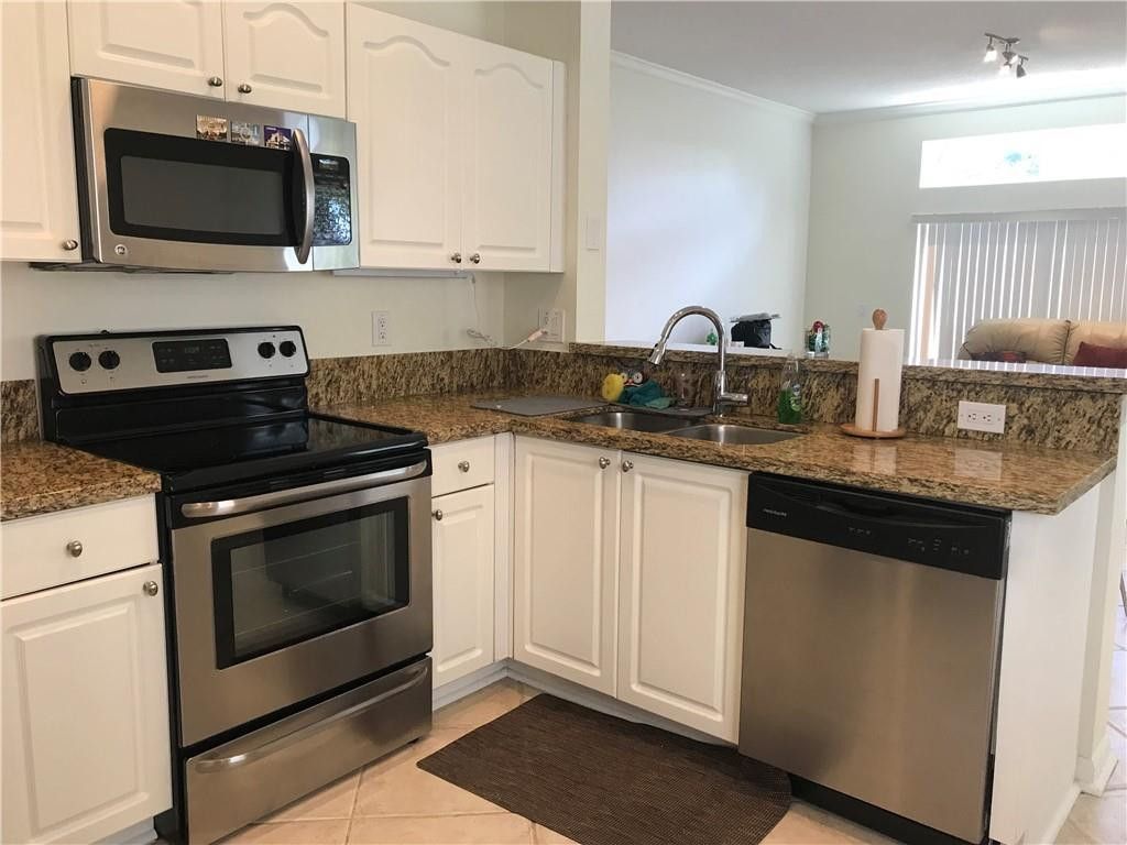 1118 Chinaberry Drive, Weston, FL 33327 Photo
