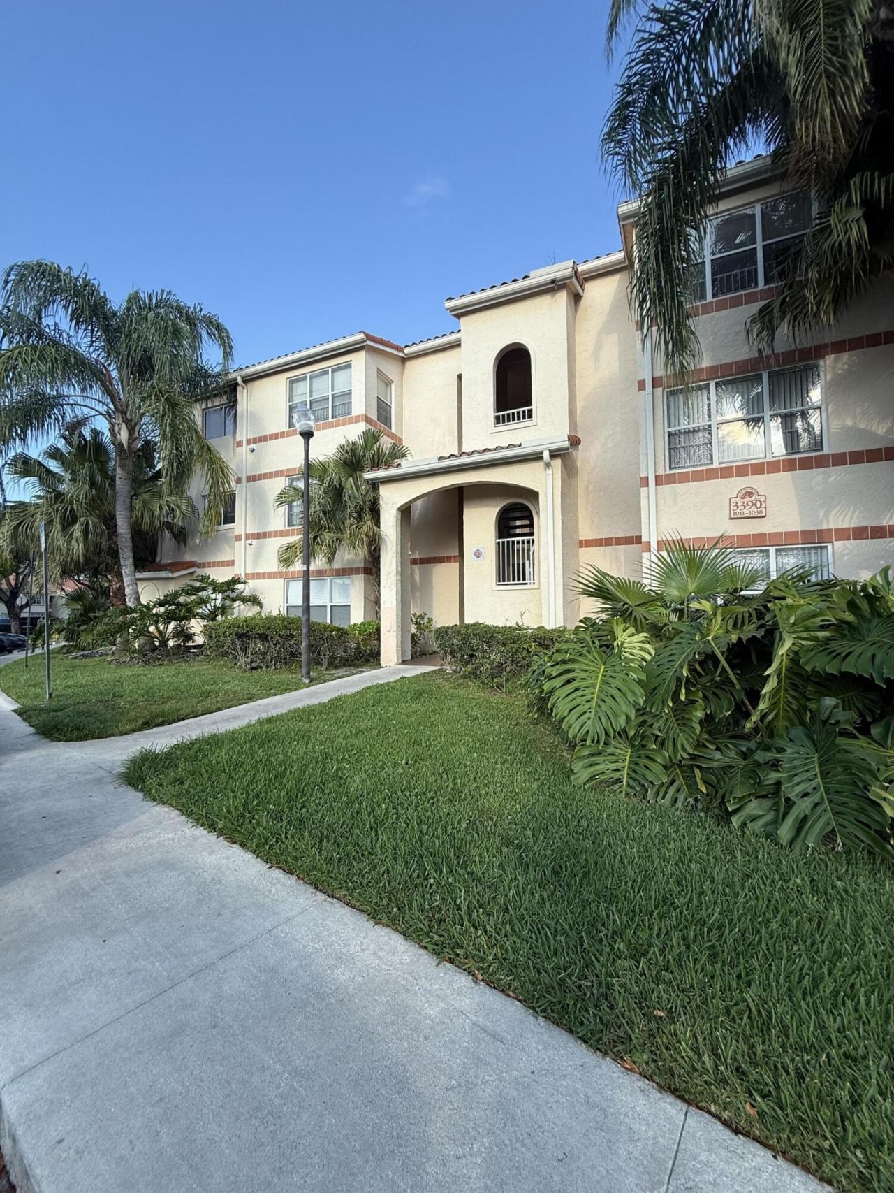 3390 N Pinewalk Drive, Unit 1012, Margate, FL 33063 Photo