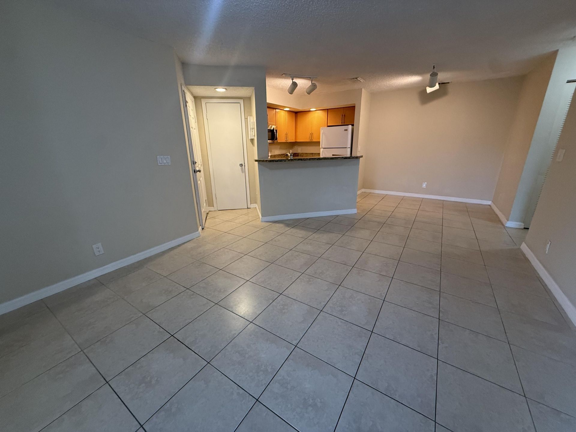 3390 N Pinewalk Drive, Unit 1012, Margate, FL 33063 Photo