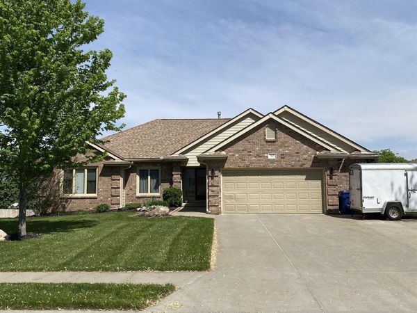 707 N Madison Street, Papillion, NE 68046