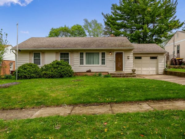 920 WOODLAND Drive , Rockford, IL 61108