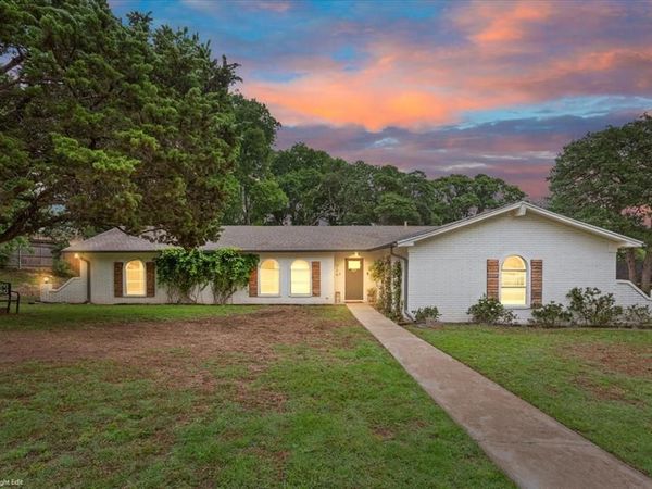 719 Wooded Crest Drive, Woodway, TX 76712