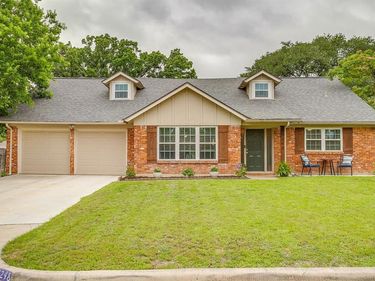 5248 Greene Avenue, Fort Worth, TX 76133