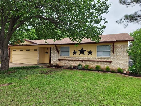 417 Wallace Drive, Crowley, TX 76036