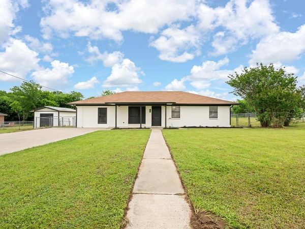 221 Lipscomb Street, Cleburne, TX 76031