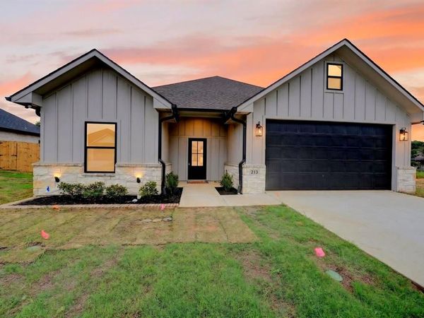 213 Central Park Court, Athens, TX 75751