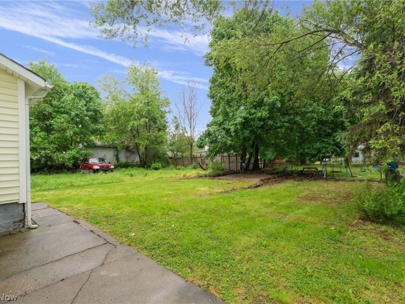 329 Girard Avenue NE, Canton, OH 44704 Photo 6
