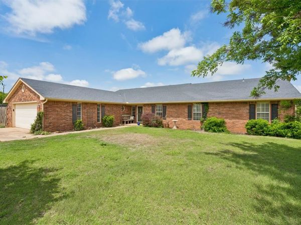 881 Moffat Road NW , Piedmont, OK 73078
