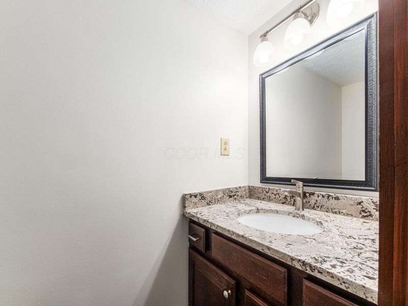 414 Edinburgh Road , Dublin, OH 43017 Photo 6