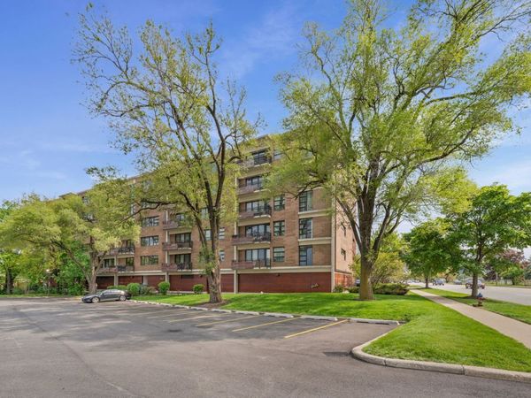 1905 S Wolf Road, Unit 209, Hillside, IL 60162