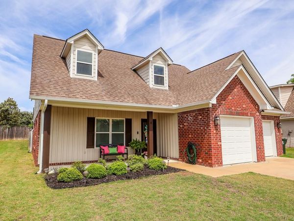 216 Forest Glen Dr, Oxford, MS 38655