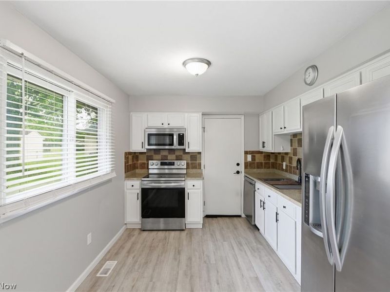 8139 Yorkshire Drive , Mentor, OH 44060 Photo 14
